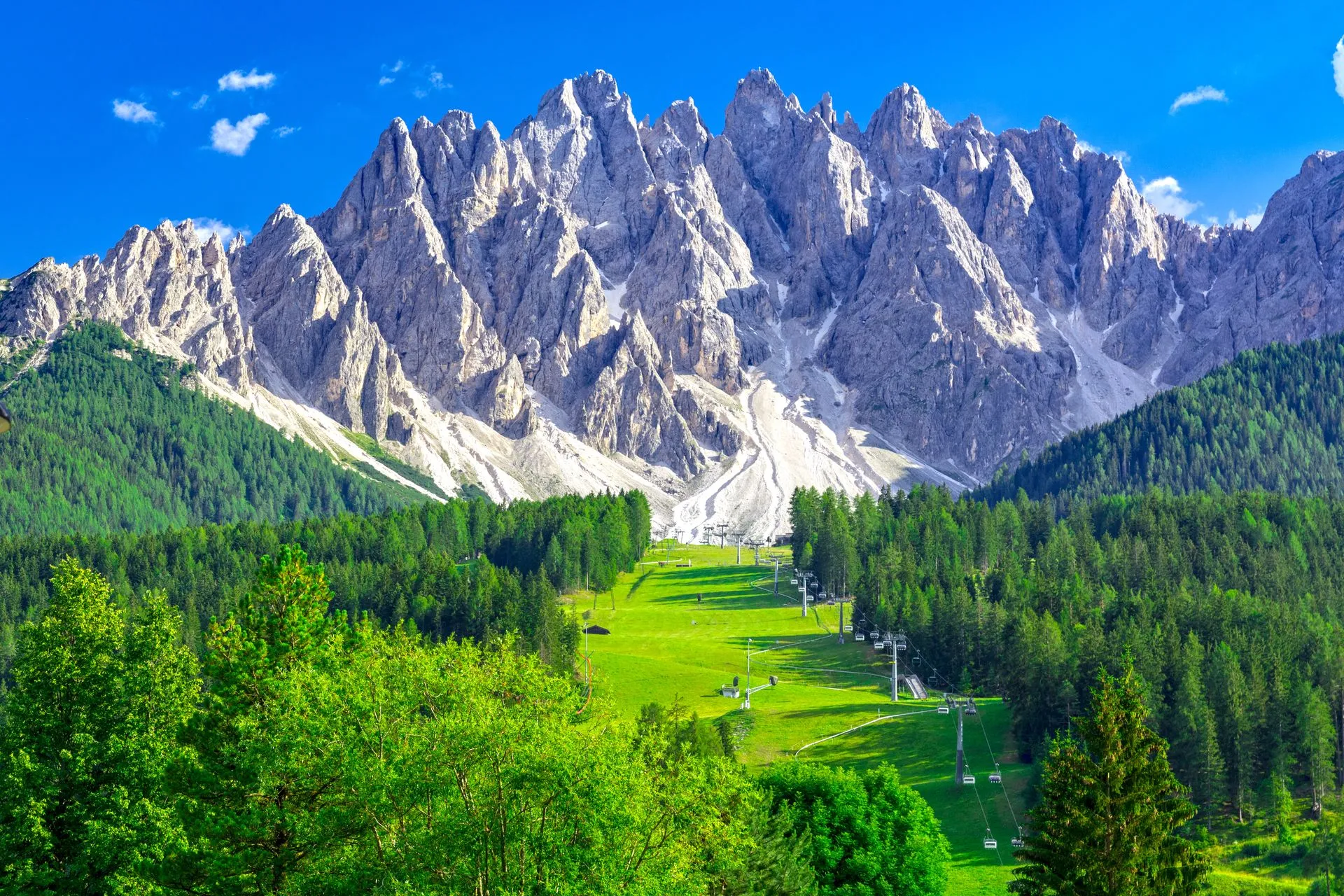 Kururlaub in den Dolomiten: Warum Heilquellen und alpine Ruhe zusammenwirken